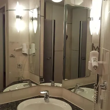 Wasserblick Mit Balkon Daire Dewichow